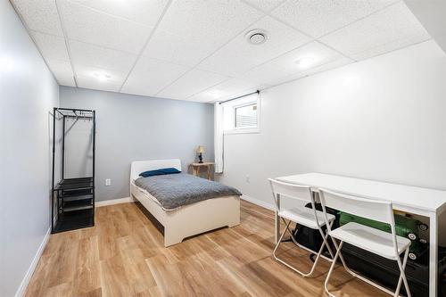 28 Nakomis Bay, Winnipeg, MB - Indoor Photo Showing Bedroom