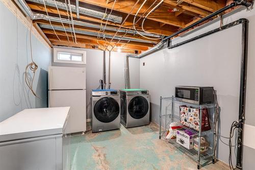 28 Nakomis Bay, Winnipeg, MB - Indoor Photo Showing Laundry Room