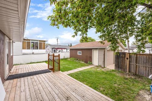 28 Nakomis Bay, Winnipeg, MB - Outdoor With Deck Patio Veranda With Exterior