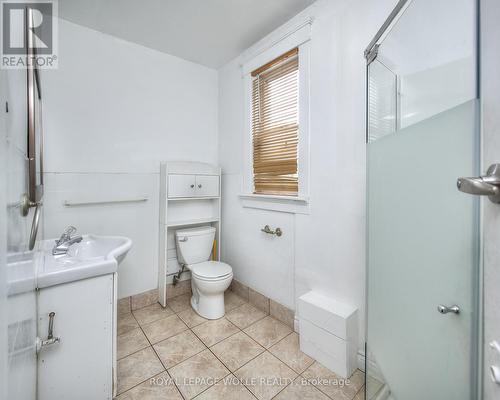 114 Erb Street W, Waterloo, ON - Indoor Photo Showing Bathroom