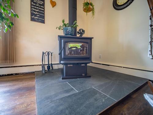 869 Schreiner Street, Kamloops, BC - Indoor Photo Showing Other Room With Fireplace
