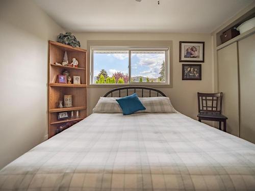 869 Schreiner Street, Kamloops, BC - Indoor Photo Showing Bedroom