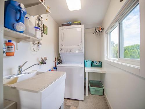 869 Schreiner Street, Kamloops, BC - Indoor Photo Showing Laundry Room