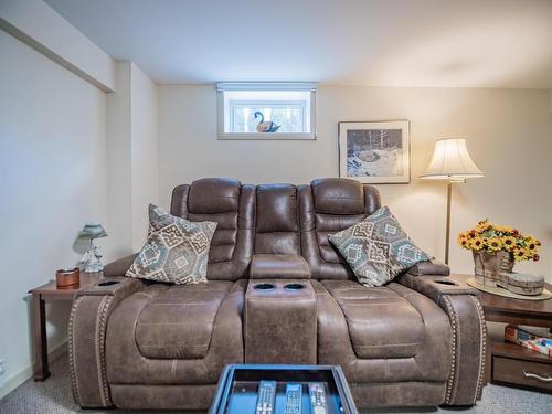 869 Schreiner Street, Kamloops, BC - Indoor Photo Showing Living Room