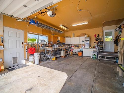 869 Schreiner Street, Kamloops, BC - Indoor Photo Showing Garage