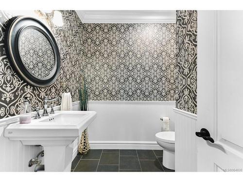 109 Bray Rd, Nanaimo, BC - Indoor Photo Showing Bathroom