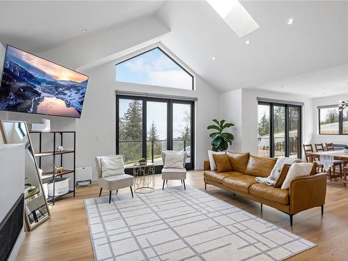 5209 Norton Rd, Nanaimo, BC - Indoor Photo Showing Living Room