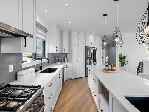 5209 Norton Rd, Nanaimo, BC - Indoor Photo Showing Kitchen With Upgraded Kitchen