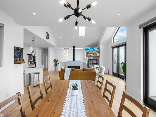 5209 Norton Rd, Nanaimo, BC - Indoor Photo Showing Dining Room