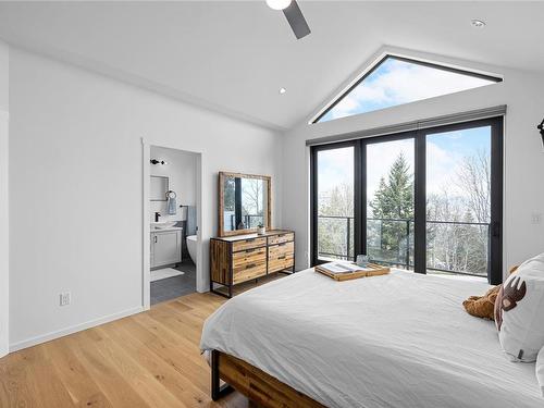 5209 Norton Rd, Nanaimo, BC - Indoor Photo Showing Bedroom