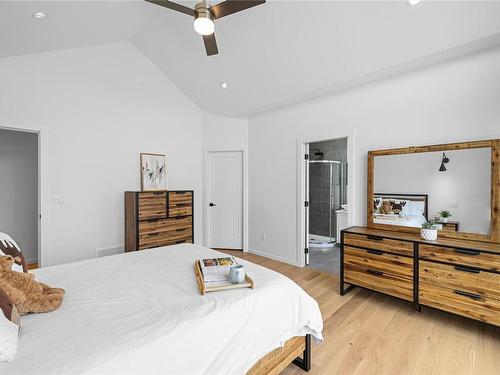 5209 Norton Rd, Nanaimo, BC - Indoor Photo Showing Bedroom