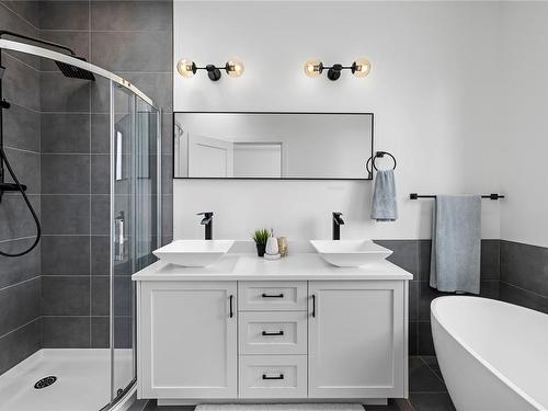 5209 Norton Rd, Nanaimo, BC - Indoor Photo Showing Bathroom