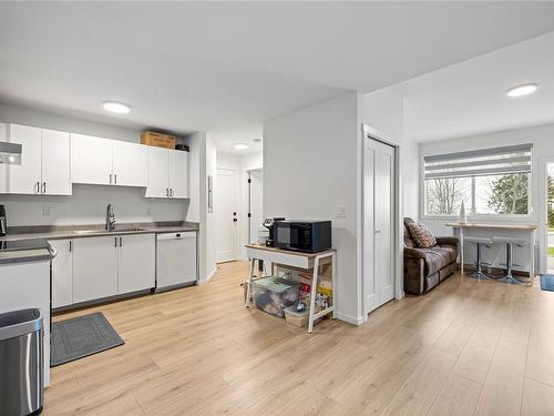 5209 Norton Rd, Nanaimo, BC - Indoor Photo Showing Kitchen