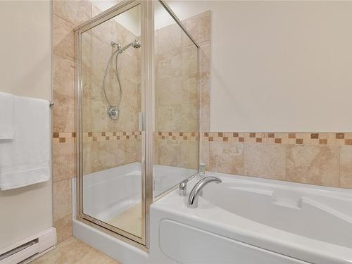 12-974 Sutcliffe Rd, Saanich, BC - Indoor Photo Showing Bathroom