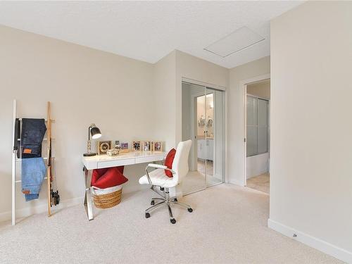 12-974 Sutcliffe Rd, Saanich, BC - Indoor Photo Showing Office