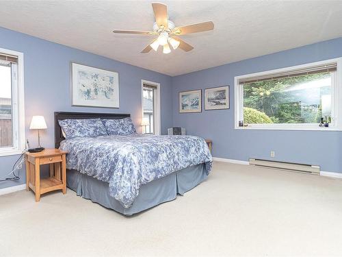 4360 Parkwood Terr, Saanich, BC - Indoor Photo Showing Bedroom