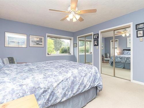 4360 Parkwood Terr, Saanich, BC - Indoor Photo Showing Bedroom