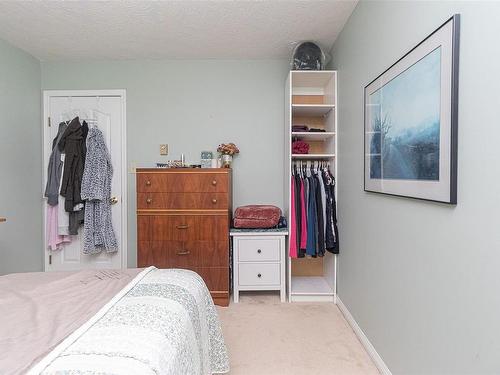 4360 Parkwood Terr, Saanich, BC - Indoor Photo Showing Bedroom