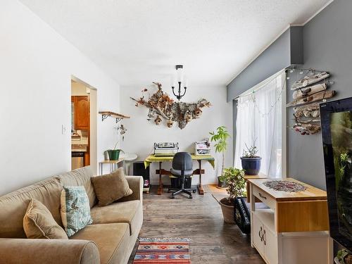 1980 Urquhart Ave, Courtenay, BC - Indoor Photo Showing Living Room