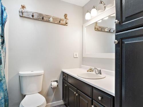 1980 Urquhart Ave, Courtenay, BC - Indoor Photo Showing Bathroom