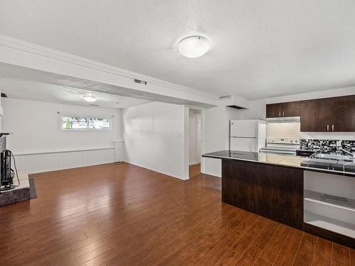 1980 Urquhart Ave, Courtenay, BC - Indoor Photo Showing Kitchen