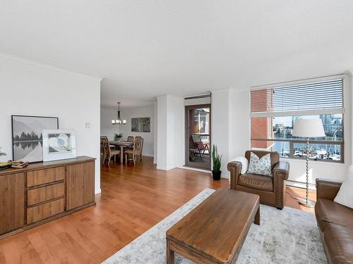 604-630 Montreal St, Victoria, BC - Indoor Photo Showing Living Room