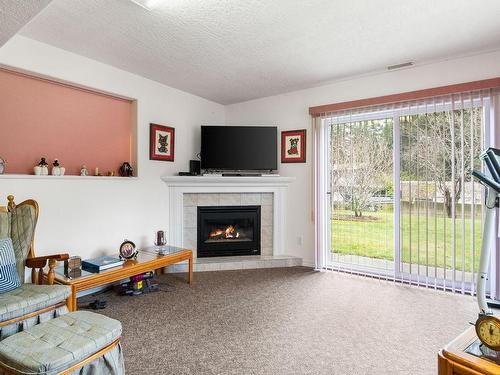 4269 Wellington Ave, Port Alberni, BC - Indoor Photo Showing Living Room With Fireplace