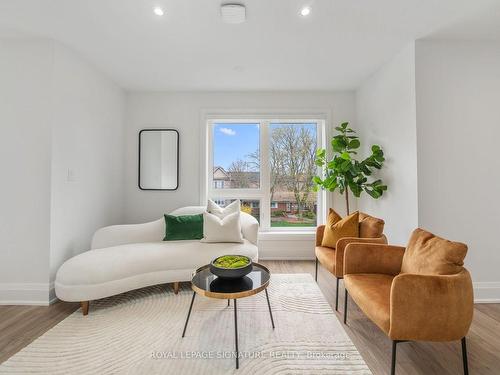 366 Decimal Pl, Toronto, ON - Indoor Photo Showing Living Room