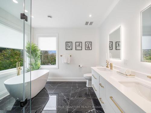 366 Decimal Pl, Toronto, ON - Indoor Photo Showing Bathroom