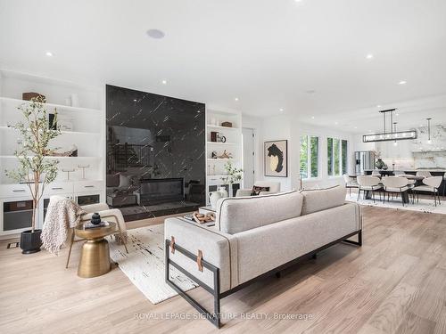 366 Decimal Pl, Toronto, ON - Indoor Photo Showing Living Room