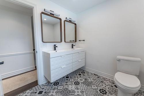 1204 Clarkson Rd N, Mississauga, ON - Indoor Photo Showing Bathroom
