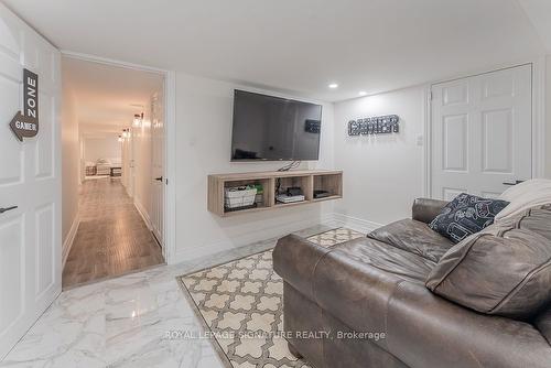 1204 Clarkson Rd N, Mississauga, ON - Indoor Photo Showing Living Room