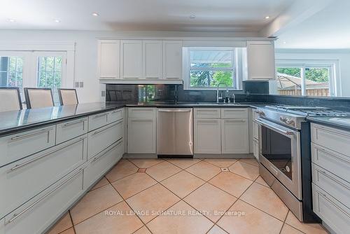 1204 Clarkson Rd N, Mississauga, ON - Indoor Photo Showing Kitchen