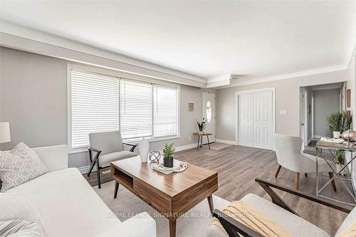 Upper-12 Glendale Dr, Welland, ON - Indoor Photo Showing Living Room