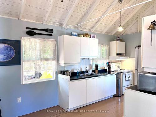 29 Pleasant View Dr, Kawartha Lakes, ON - Indoor Photo Showing Kitchen