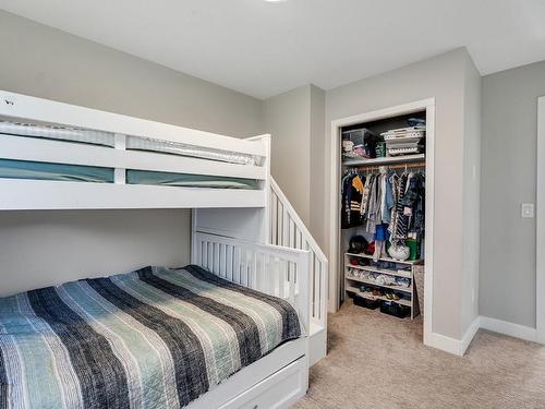 2160 Diamond Road, Kelowna, BC - Indoor Photo Showing Bedroom