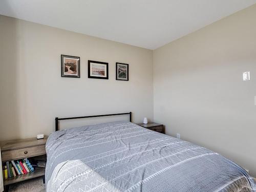 2160 Diamond Road, Kelowna, BC - Indoor Photo Showing Bedroom