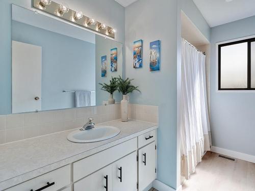 2160 Diamond Road, Kelowna, BC - Indoor Photo Showing Bathroom