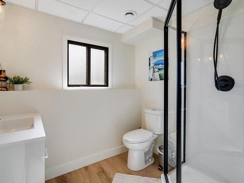 2160 Diamond Road, Kelowna, BC - Indoor Photo Showing Bathroom