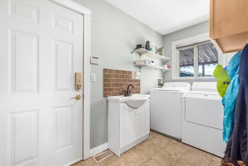 7119 Grey Canal Road, Vernon, BC - Indoor Photo Showing Laundry Room