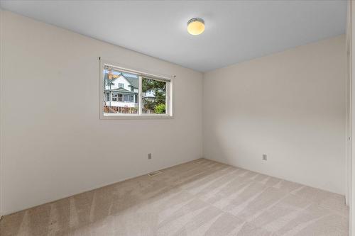 6133 Aitkens Road, Peachland, BC - Indoor Photo Showing Other Room