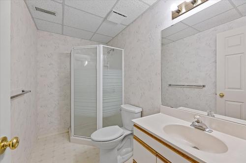 6133 Aitkens Road, Peachland, BC - Indoor Photo Showing Bathroom