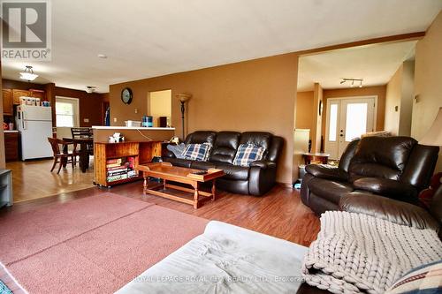 12 Nicholas Street, Northern Bruce Peninsula, ON - Indoor Photo Showing Living Room