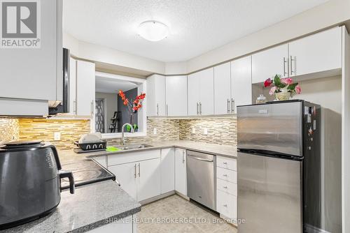 3 - 1010 Fanshawe Park Road E, London, ON - Indoor Photo Showing Kitchen