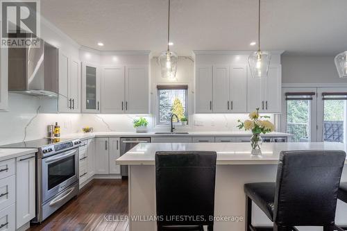 23 Earlscourt Terrace, Middlesex Centre, ON - Indoor Photo Showing Kitchen With Upgraded Kitchen