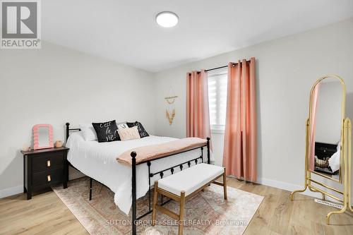 6885 Royal Magnolia Avenue, London, ON - Indoor Photo Showing Bedroom