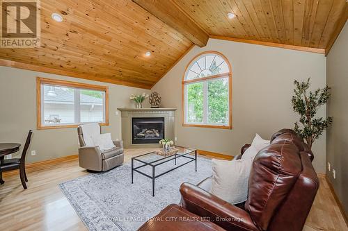 72 Essex Street, Guelph, ON - Indoor Photo Showing Living Room With Fireplace