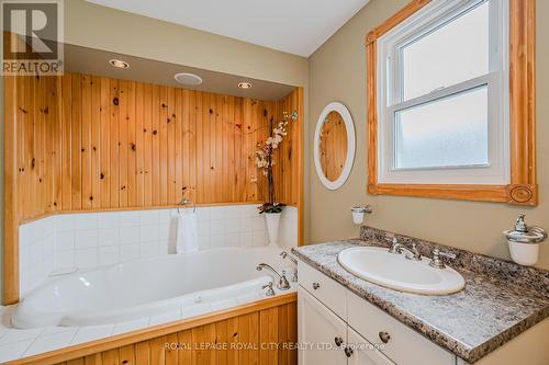 72 Essex Street, Guelph, ON - Indoor Photo Showing Bathroom