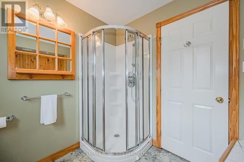 72 Essex Street, Guelph, ON - Indoor Photo Showing Bathroom