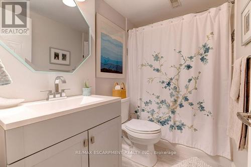 22 - 1275 Maple Crossing Boulevard, Burlington, ON - Indoor Photo Showing Bathroom